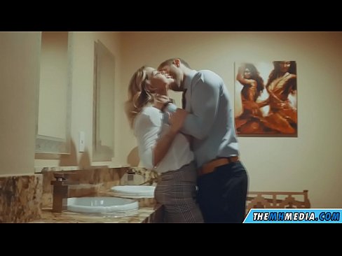 ❤️ когда грудастая блондинка соблазняет тебя в общественном туалете ️❌ Порево на tuberxxx.ru ❌️
